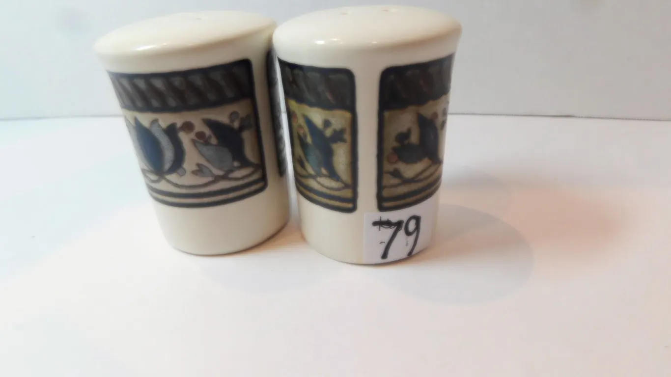 MACASA INTAGLIO ARABELLA SALT AND PEPPER