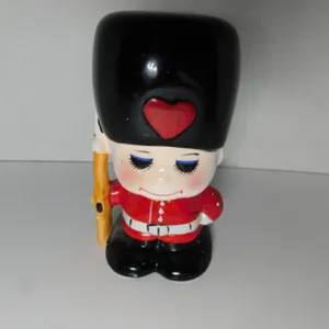 BUCKINGHAM GUARD CERAMIC COIN BANK
