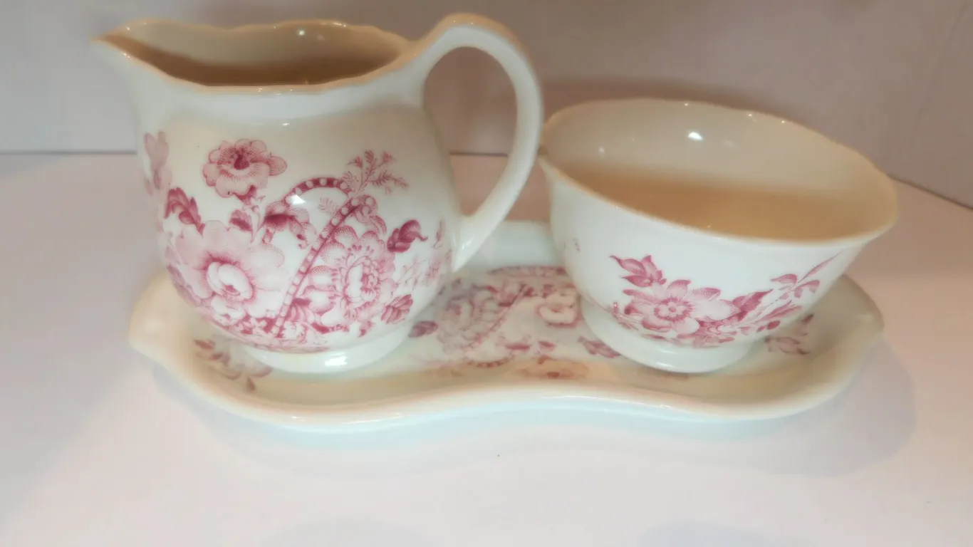 CROWN DEVON CREAM AND SUGAR SET WITH UNDERPLATE