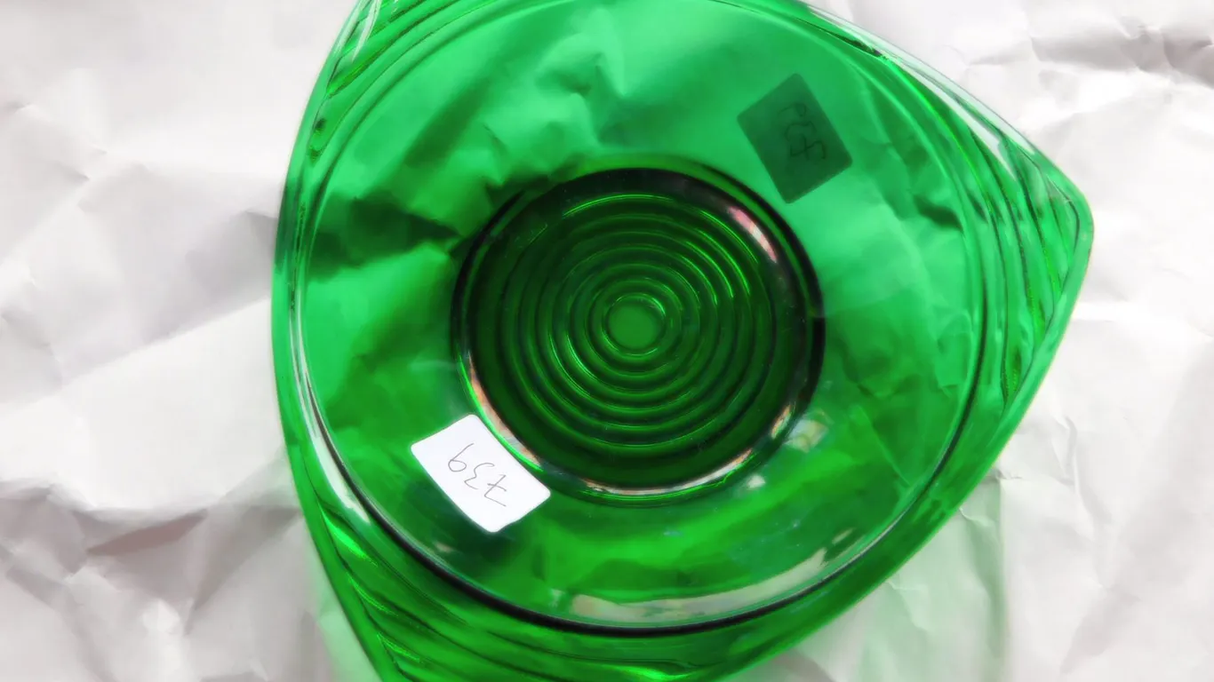 GREEN TRIANGLE CANDY DISH