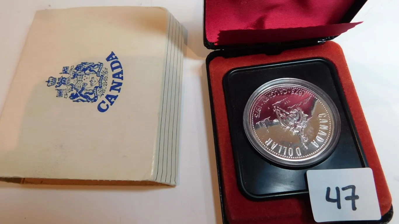 1975 CANADIAN SILVER DOLLAR .500 SILVER, 0.375OZ ASW