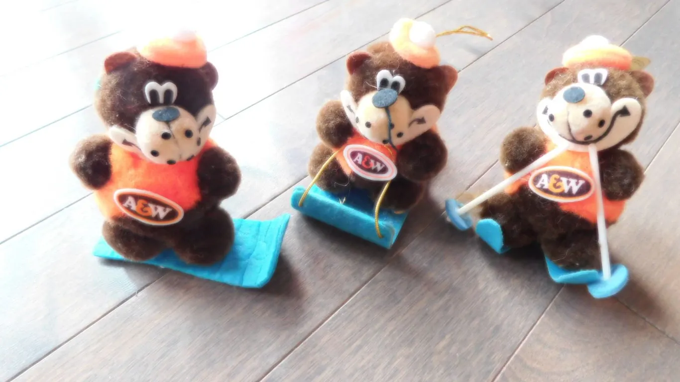 3 WINTER SCENE A&W ROOTBEAR CRISTMAS ORNAMENTS