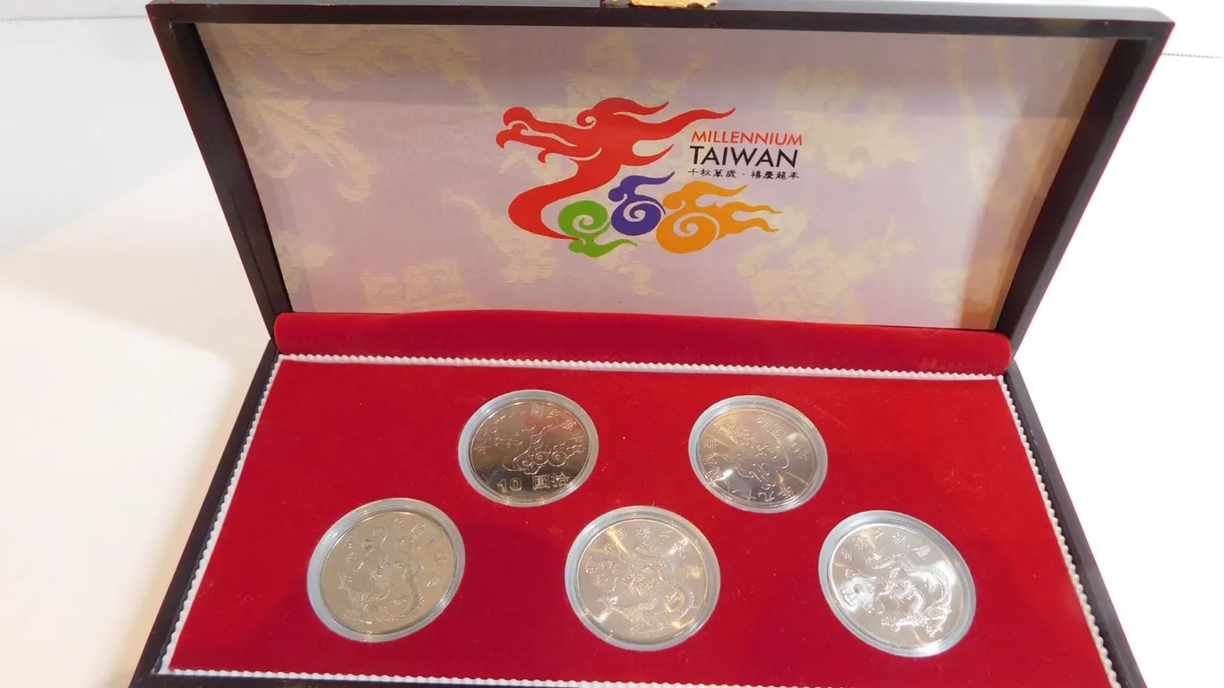 MILLENIUM TAIWAN COIN SET