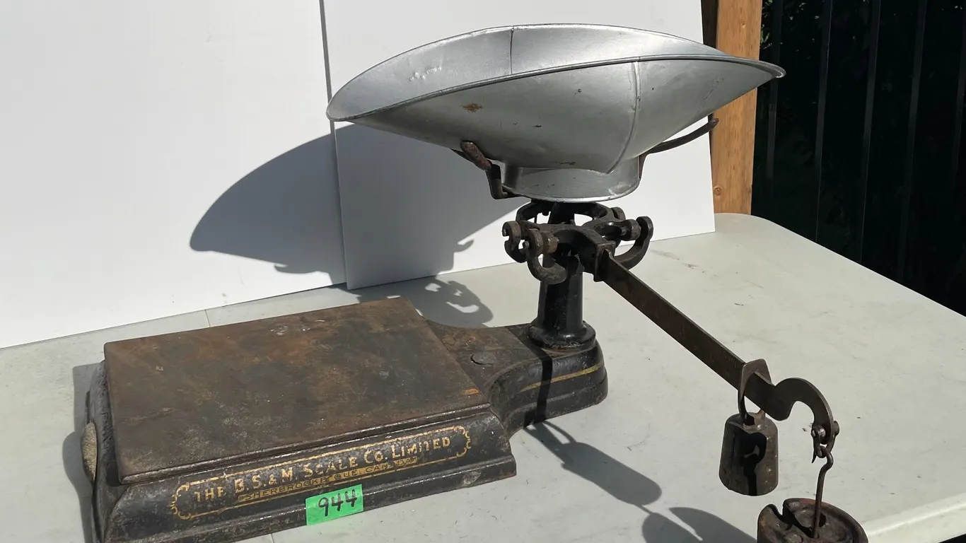 Antique Cast Iron Countertop Platform & Scoop Balance Scale w/ Hanging Weights