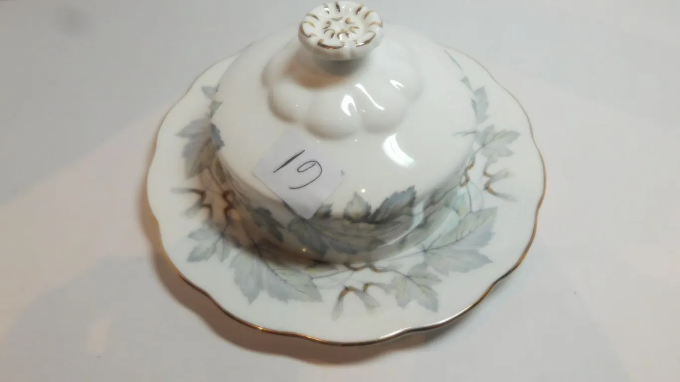 ROYAL ALBERT, SILVER MAPLE, BUTTERDISH, EXCELLENT CONDTION