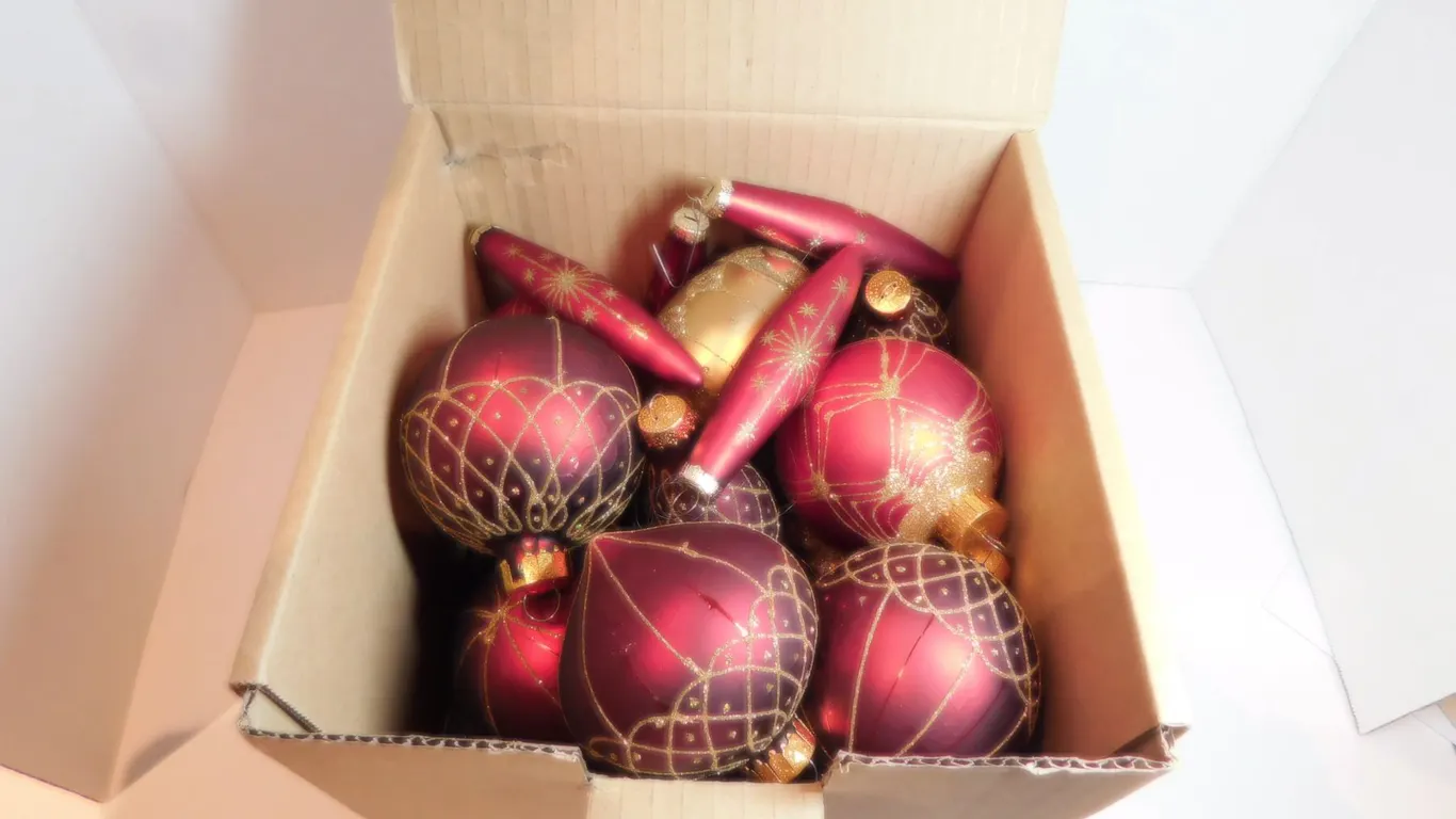 GLASS CHRISTMAS ORNAMENTS