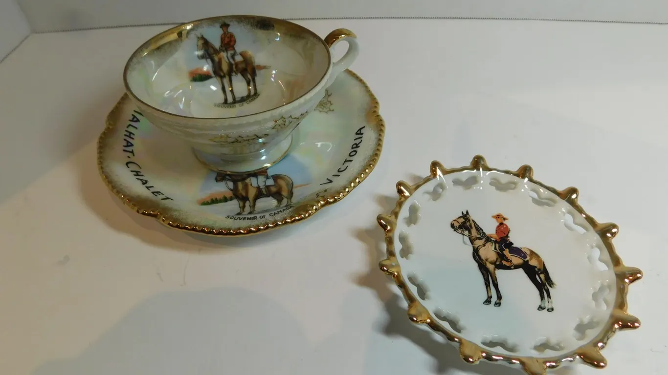 RIDER ON HORSESOUVENIR PLATE RCMP?