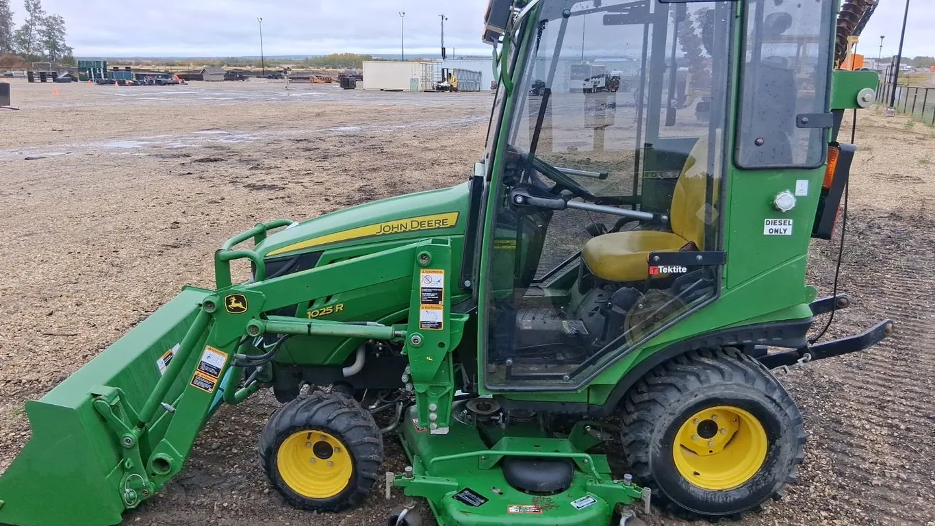 2013 John Deere 1025R Utility Tractor