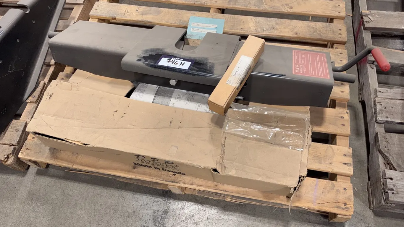 Lot of DSP Hitches SFW17K 17,000lb. Fifth Wheel Hitch, Hitch Receiver & Box of DSP Hitches S3980 Fif