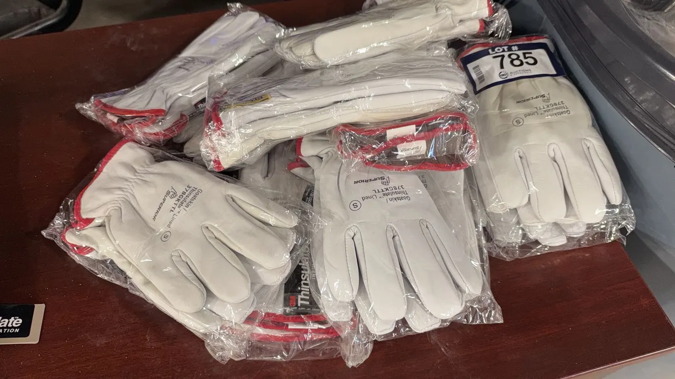 Lot of (12) Pairs Superior Goatskin Thinsulate Lined Gloves, Size Small