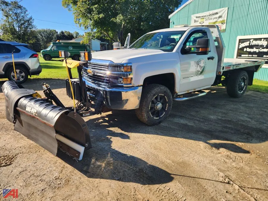 2015 Chevy Silverado 3500HD Flatbed Truck with Plow