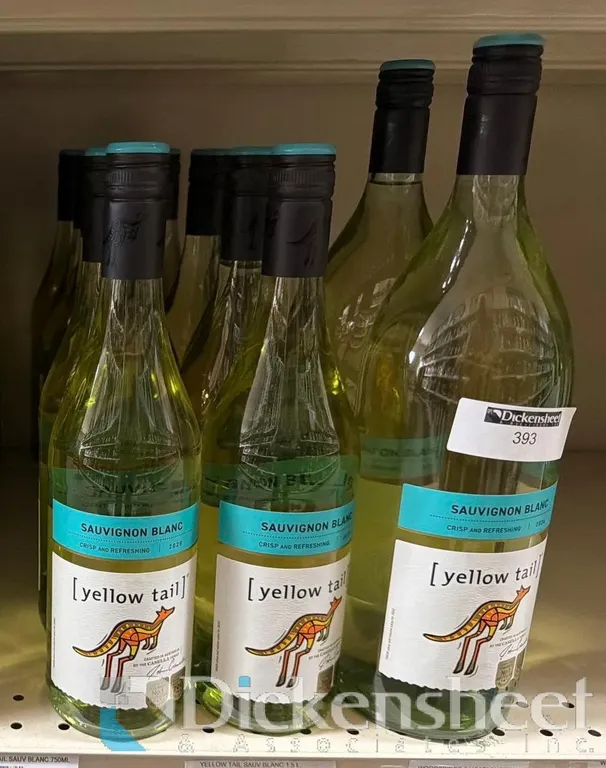 (13) YELLOW TAIL SAUVIGNON BLANC