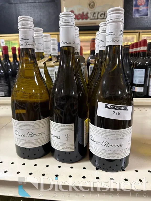 (12) 2025 THREE BROOMS SAUVIGNON BLANC
