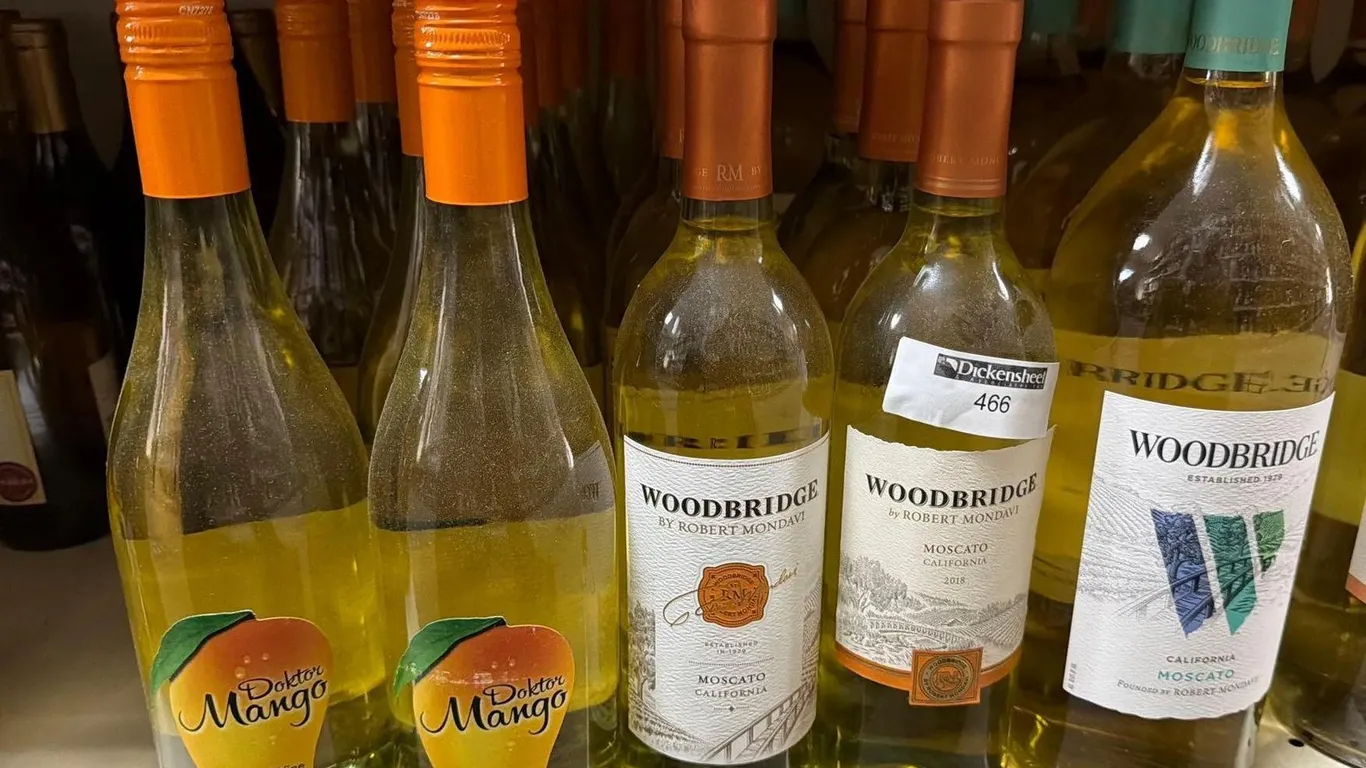 (20) WOODBRIDGE & DOKTOR MANGO WINES