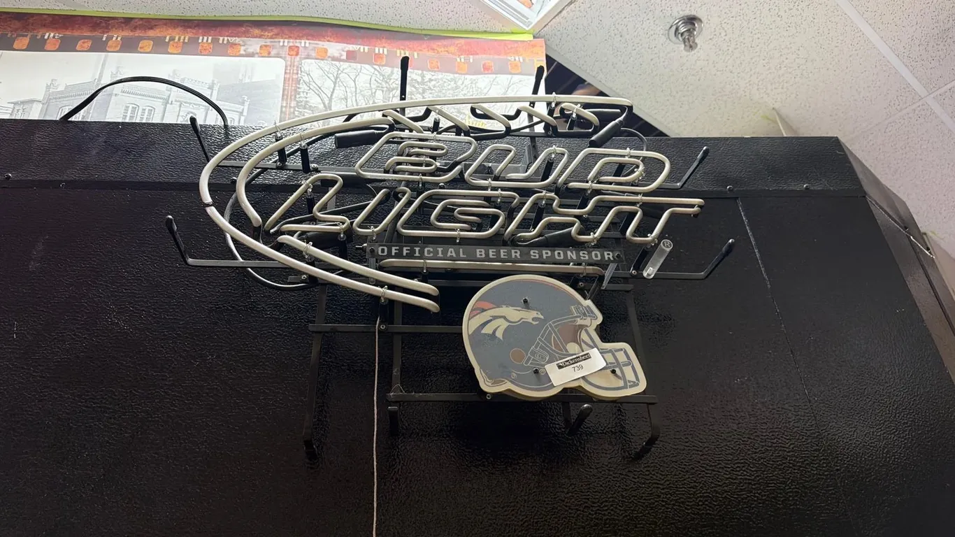 BUD LIGHT NEON LIGHT