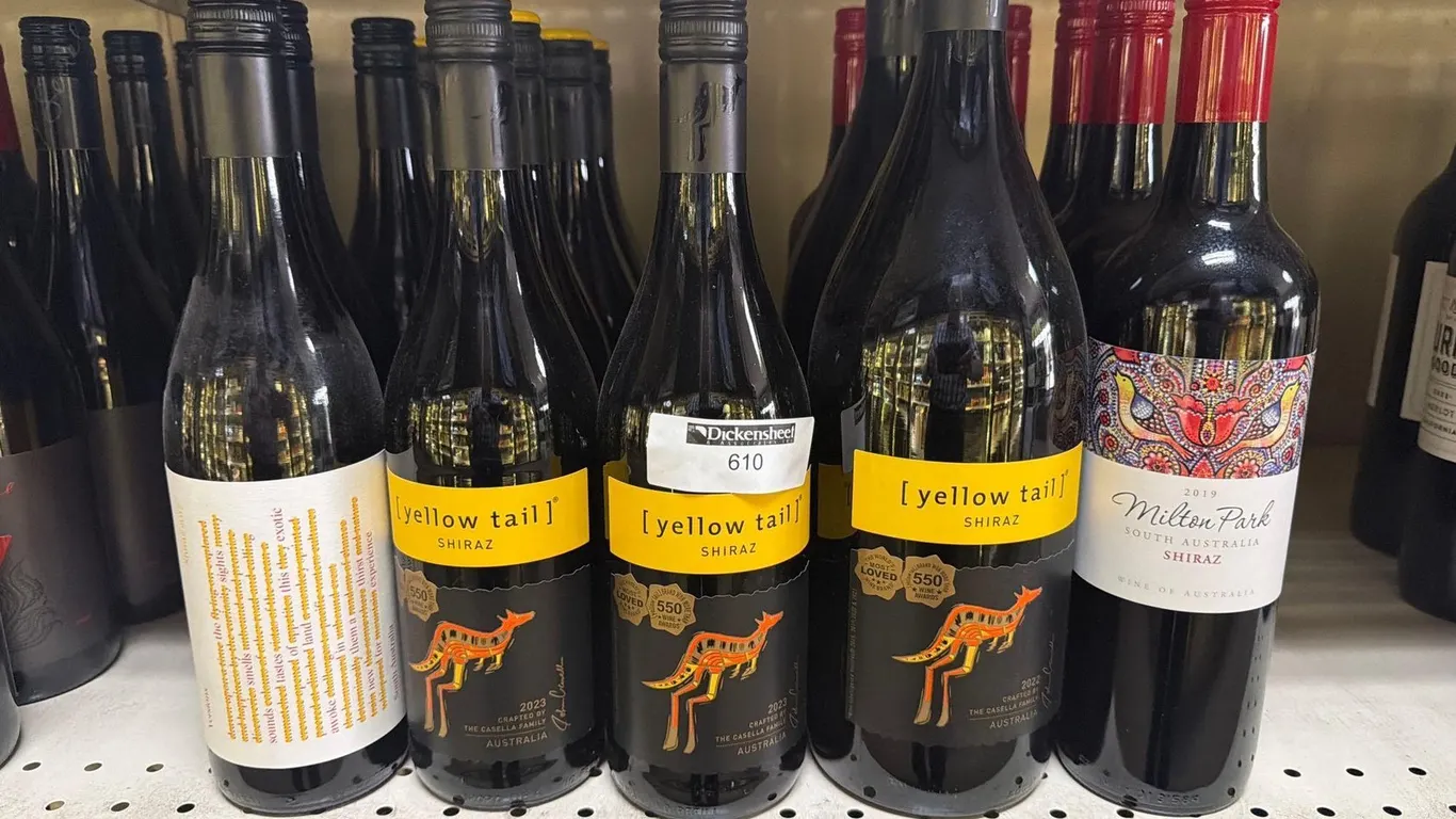 (18) COLLECTION OF SHIRAZ