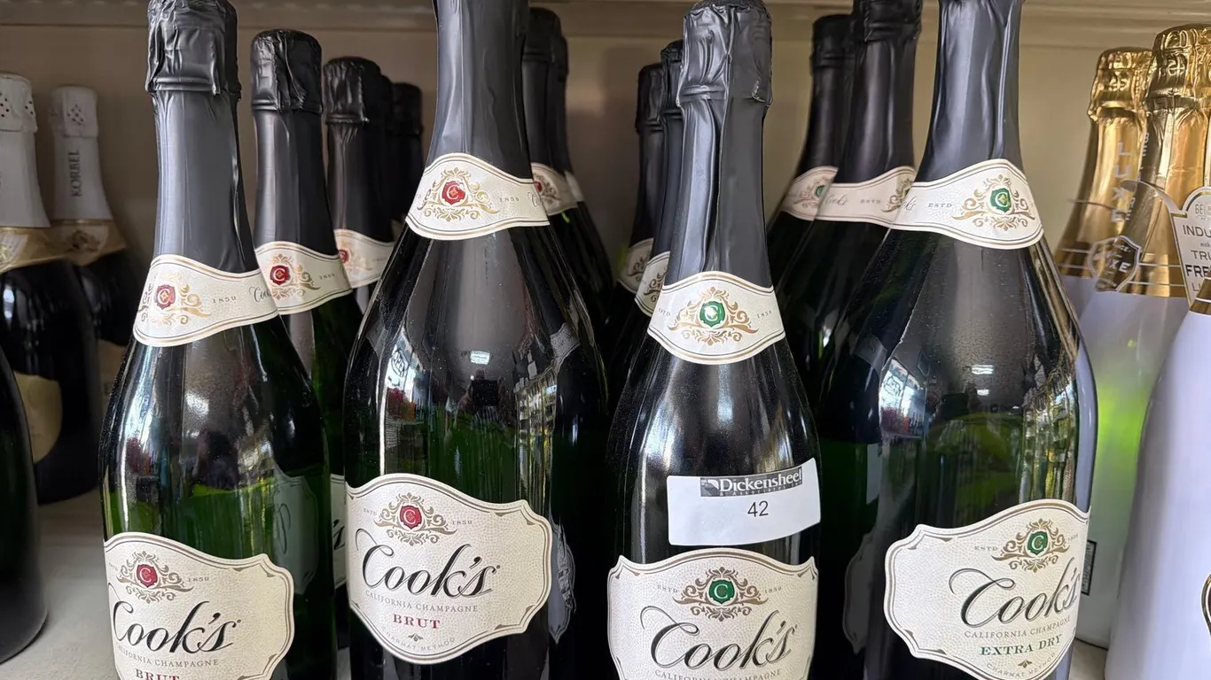 (18) COOKS CHAMPAGNE
