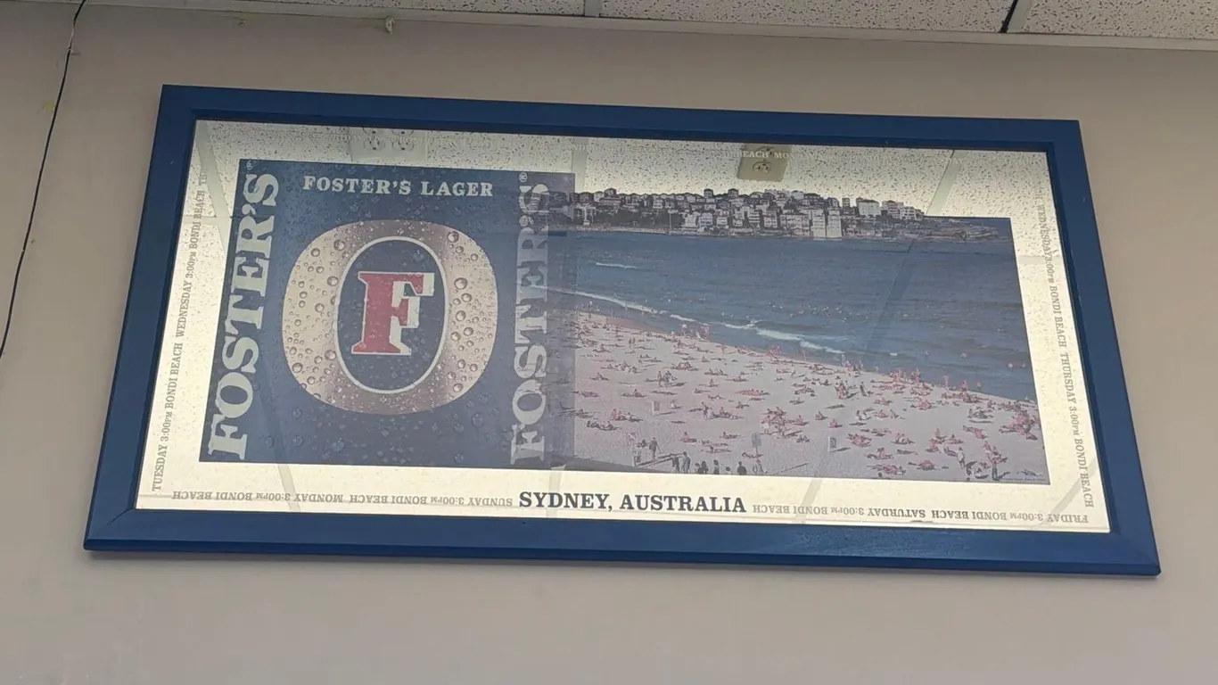 FOSTERS BEER MIRROR