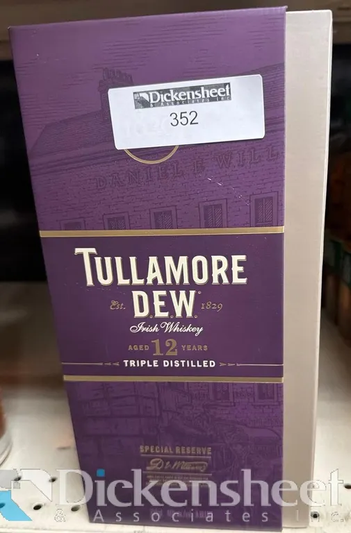 TULLAMORE DEW 12 YEAR WHISKEY GIFT SET