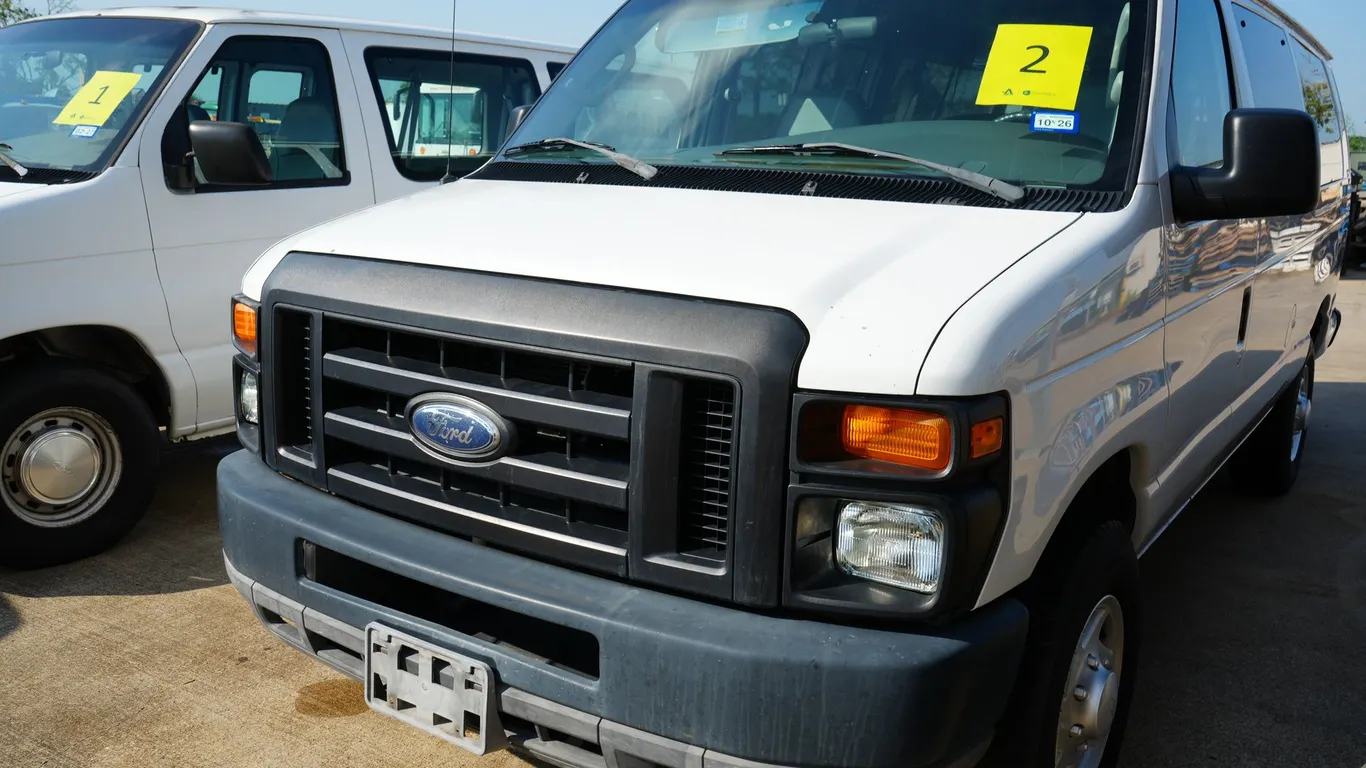 2008 Ford E350 XL Super Duty Passenger Van