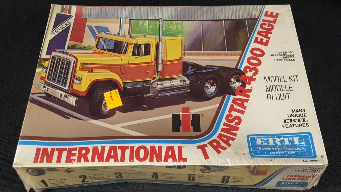 VINTAGE SEALED MODEL KIT INTERNATIONAL TRANSTAR 4300 EAGLE SEMI TRACTOR TRUCK ERTL BLUEPRINT REPLICA 1/25TH SCALE NO. 8025
