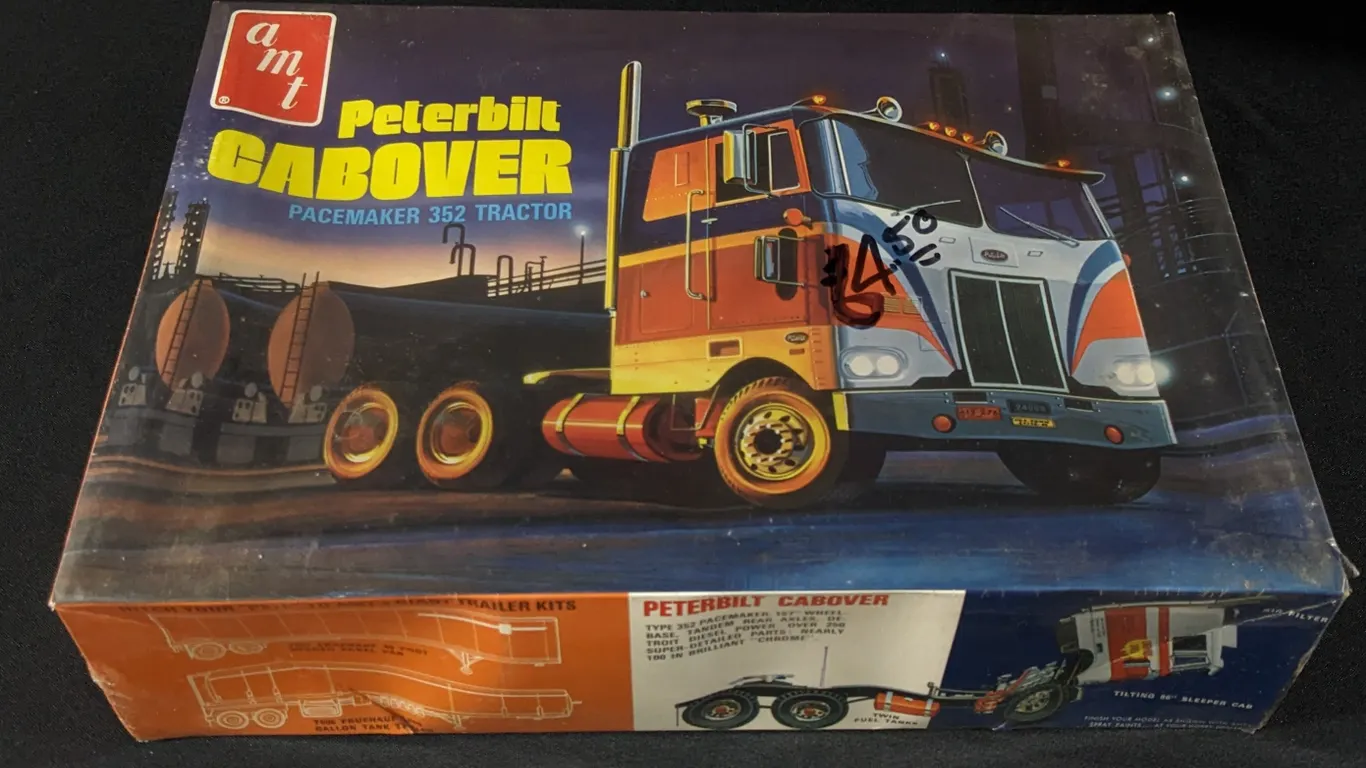 VINTAGE SEALED AMT MODEL KIT PETERBILT CABOVER PACEMAKER 352 TRACTOR SEMI TRUCK T502 1/25TH SCALE