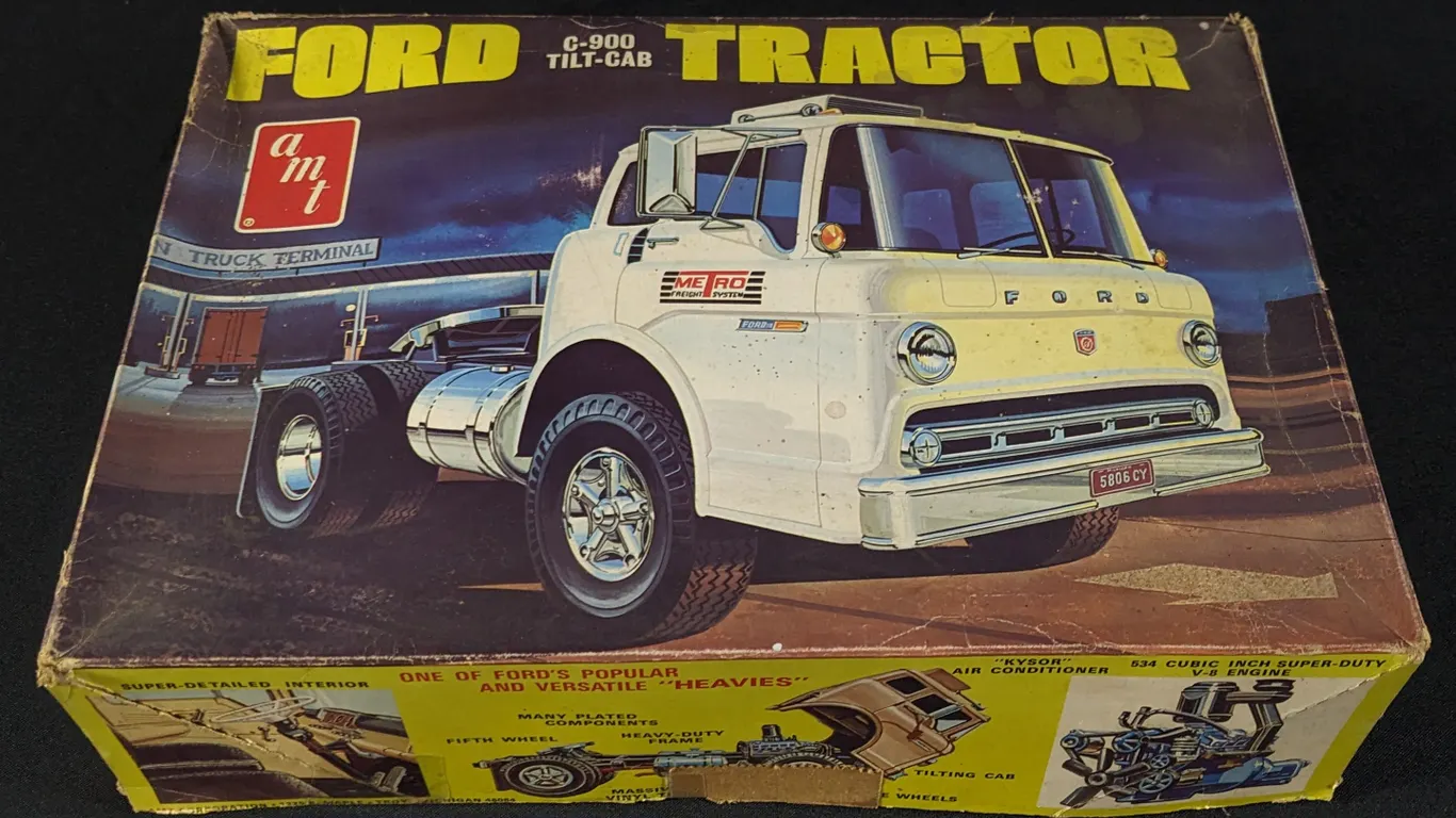 VINTAGE AMT MODEL KIT FORD CAB OVER COE C-900 TILT-CAB SEMI TRACTOR TRUCK T567 1/25TH SCALE