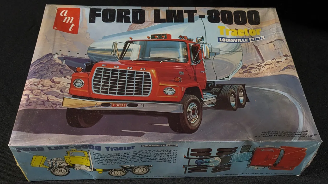 VINTAGE AMT SEALED MODEL KIT FORD LNT-8000 LOUISVILLE LINE SEMI TRACTOR TRUCK T504 1/25TH SCALE