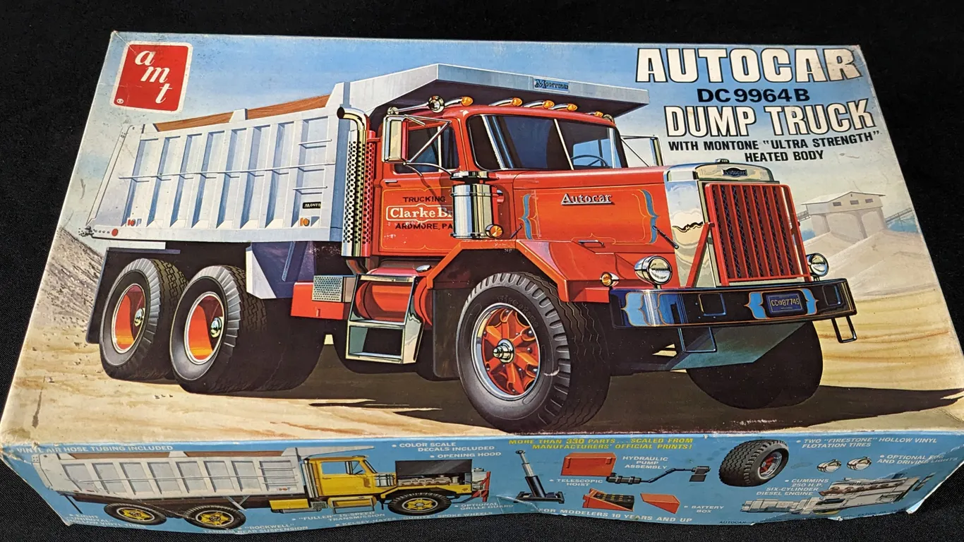 VINTAGE AMT MODEL KIT AUTOCAR DC9964 B DUMP TRUCK T817 1/25TH SCALE