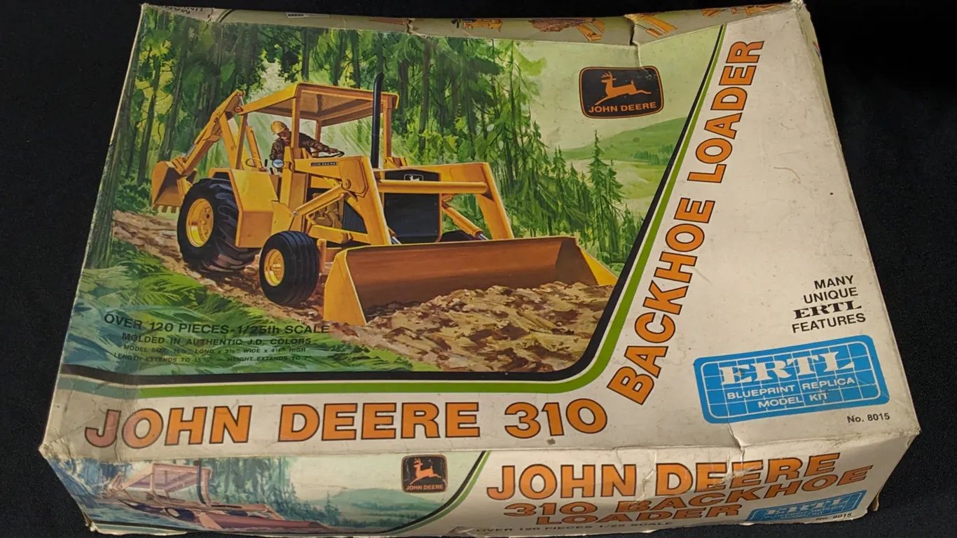 VINTAGE ERTL MODEL KIT JOHN DEERE 310 BACKHOE LOADER NO 8015 1/25TH SCALE