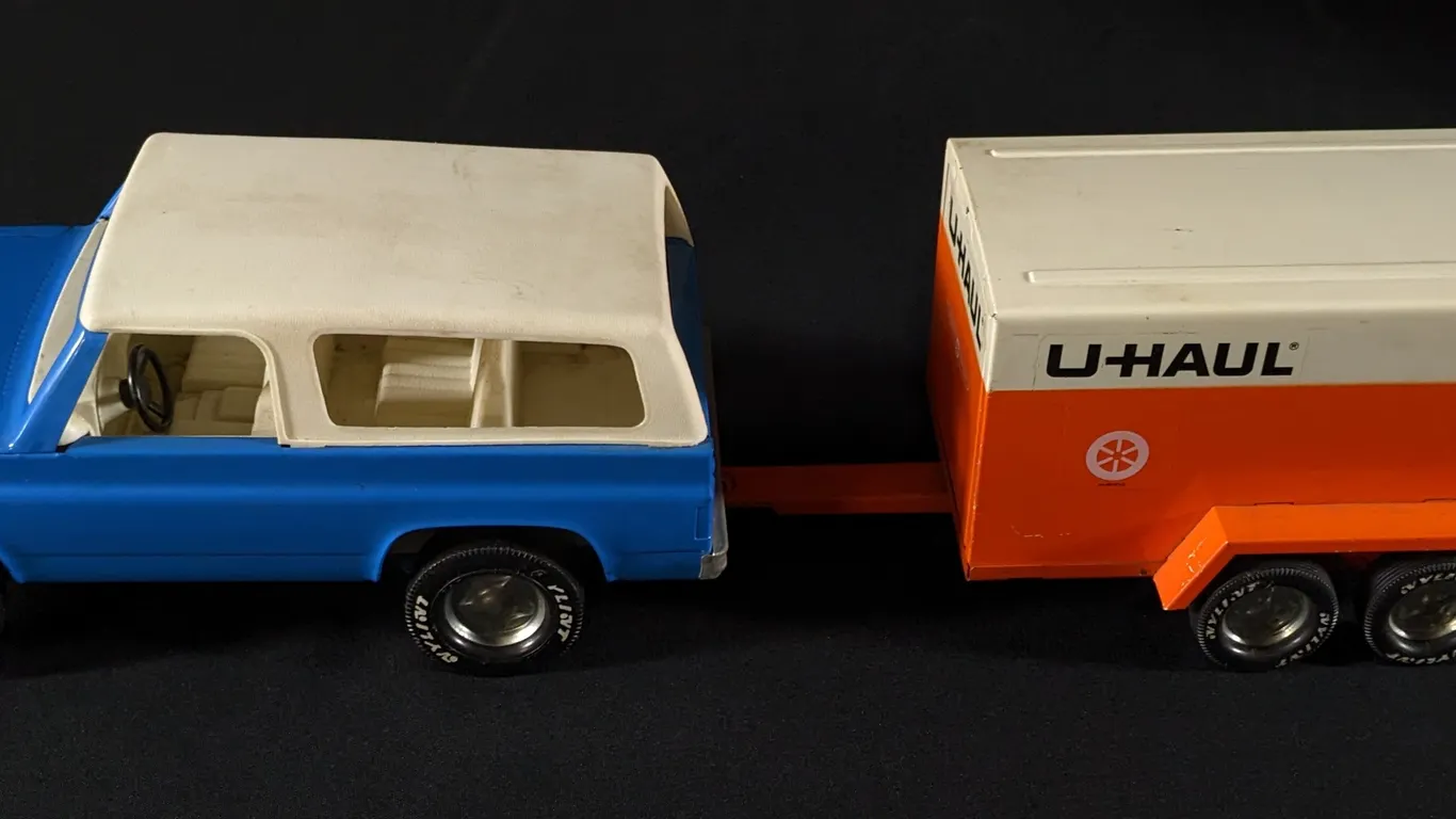 VINTAGE EMBOSSED STEEL NYLINT #4157 UHAUL CHEVY BLAZER & TRAILER TOY TRUCK