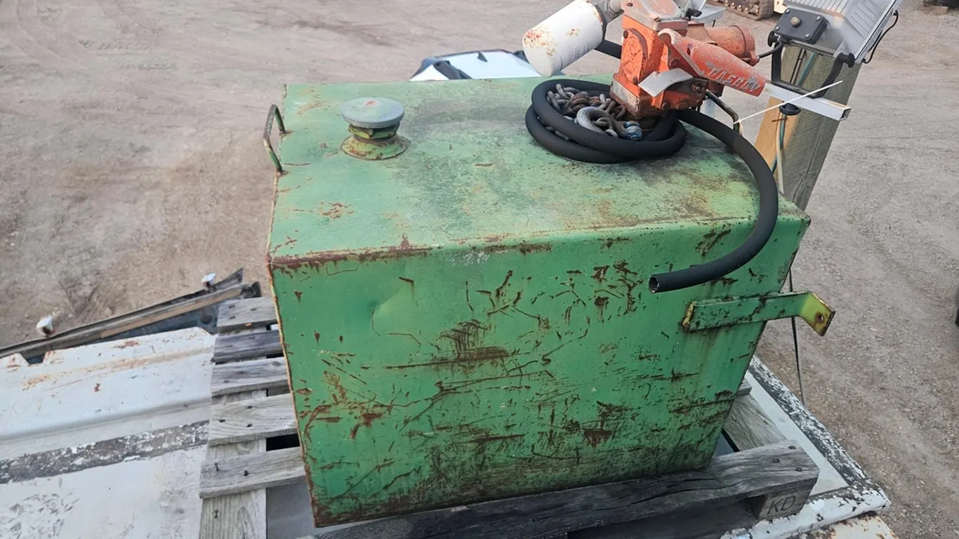 Fuel Tank with Pump, 30"x24"x24"