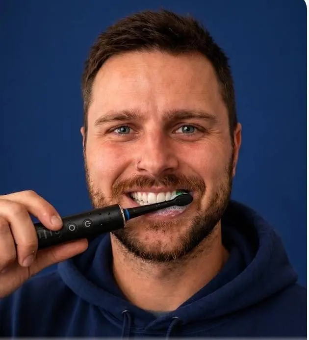 R06 Rotating Electric Toothbrush Black