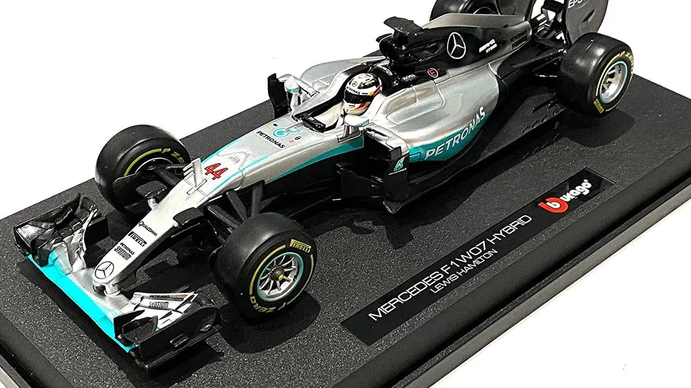 Bburago 1:18 Mercedes F1 W07 Hybrid Model Car