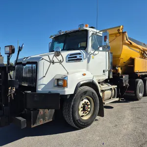 2013  Western Star  4700 SB  T/A  Sander Dump Truck