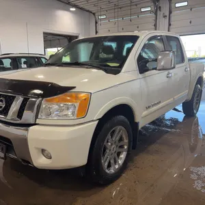 2014  Nissan  Titan  4x4 SL 4dr Crew Cab SWB Pickup
