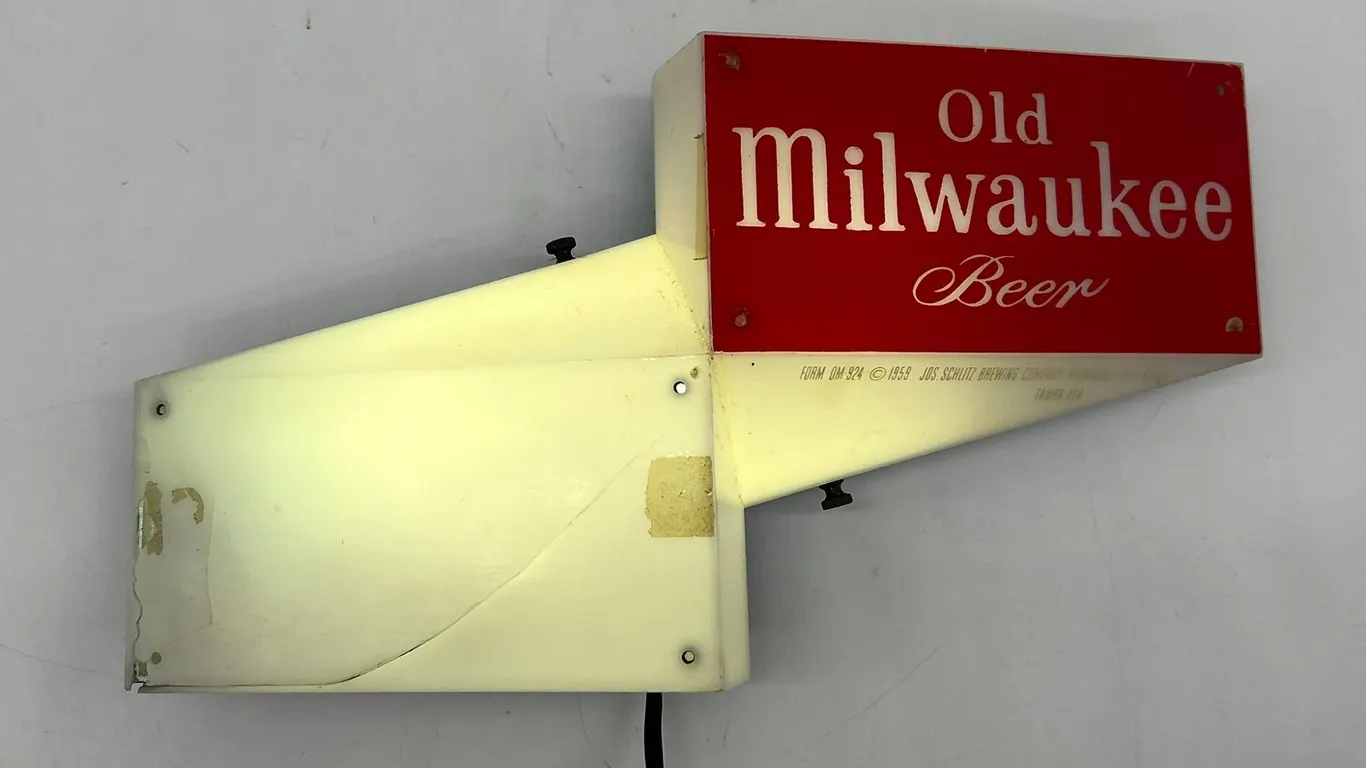 Old Milwaukee Beer Lighted Bar Sign