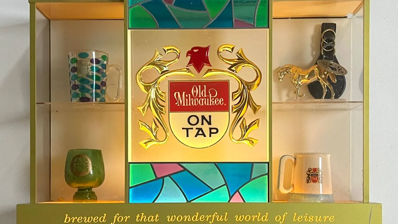Old Milwaukee Large On Tap Beer Light Sign