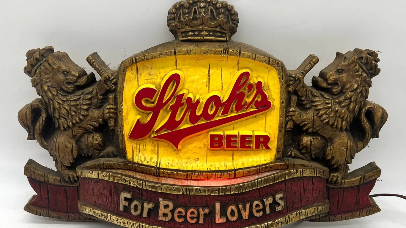 Stroh's Beer Lovers Illuminated Beer Light