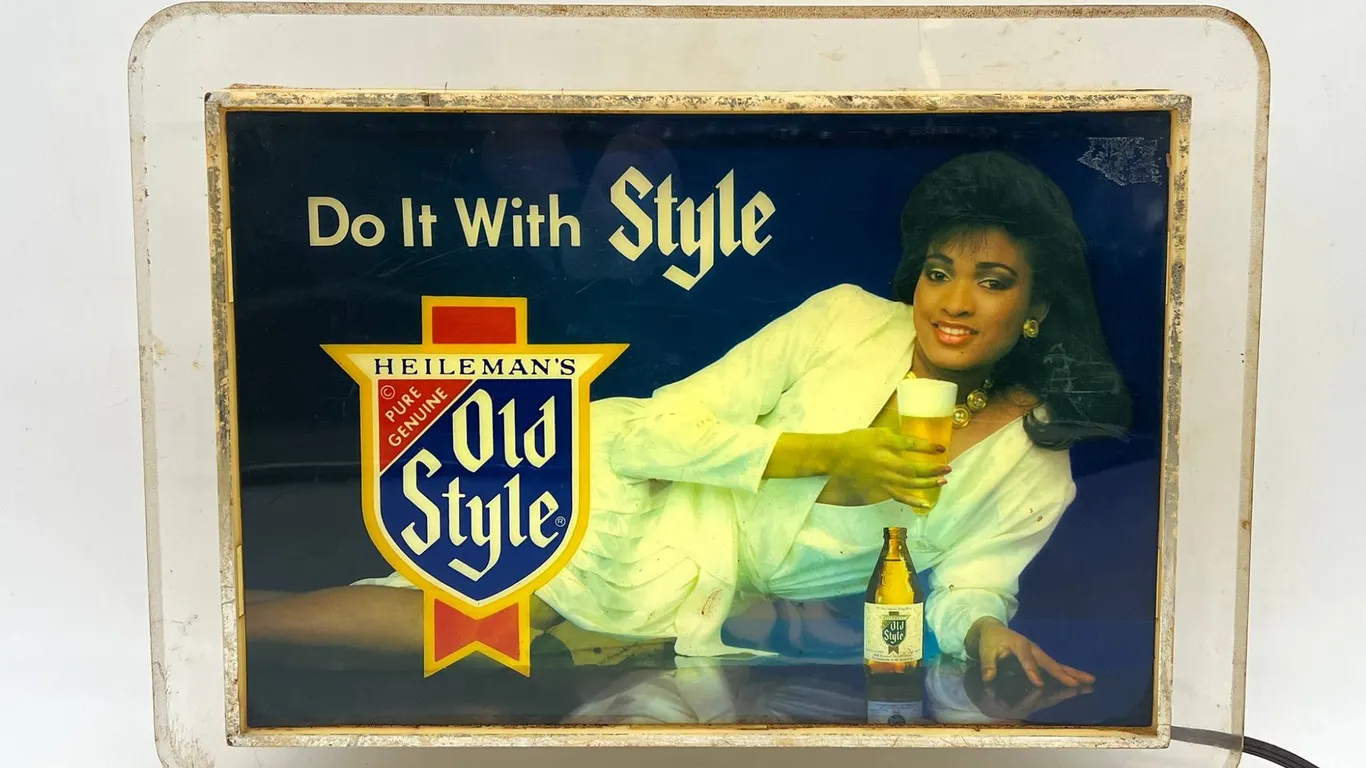 Heileman's Old Style Lighted Beer Sign