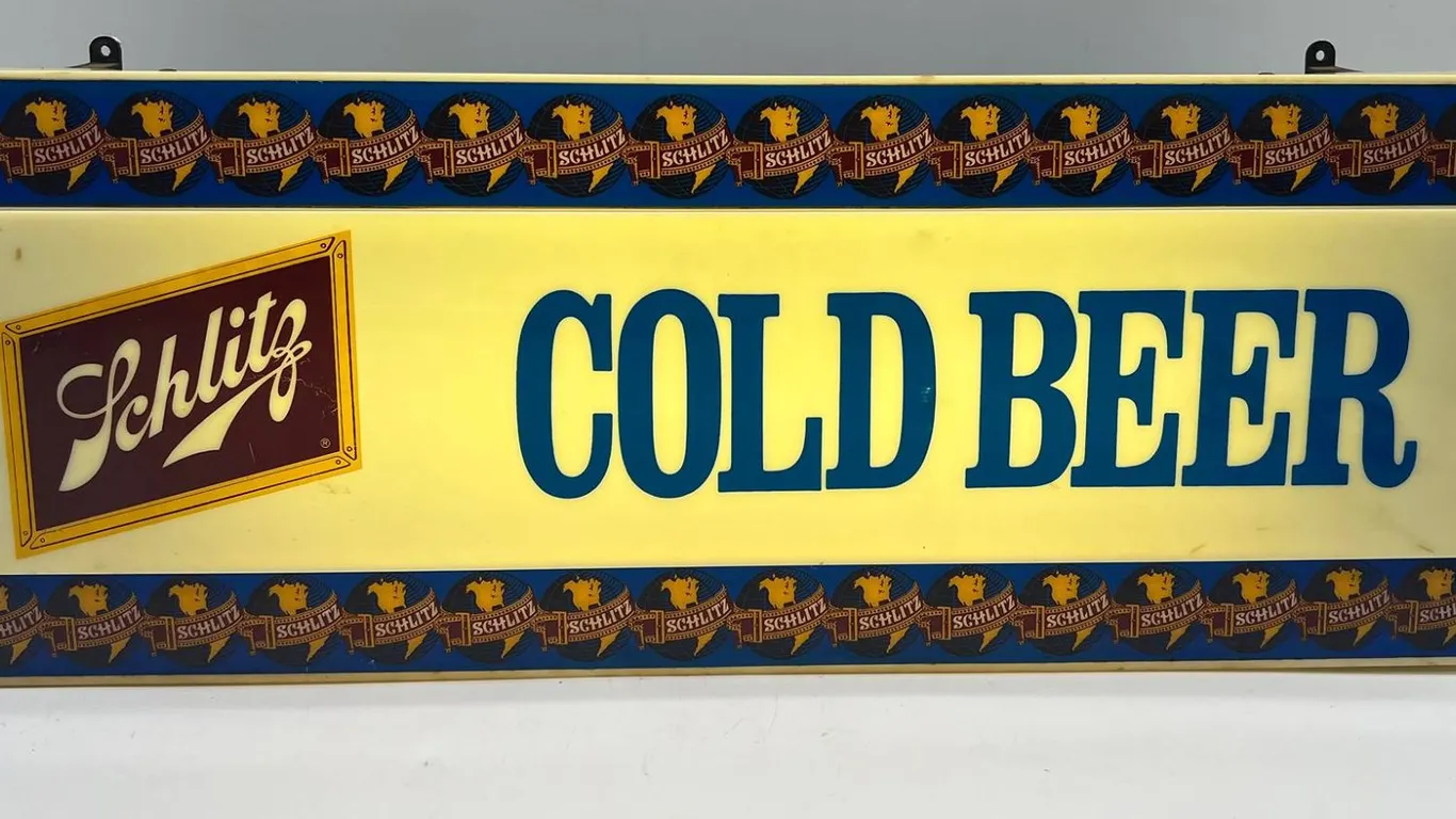 Schlitz Cold Beer Lighted Bar Sign Display