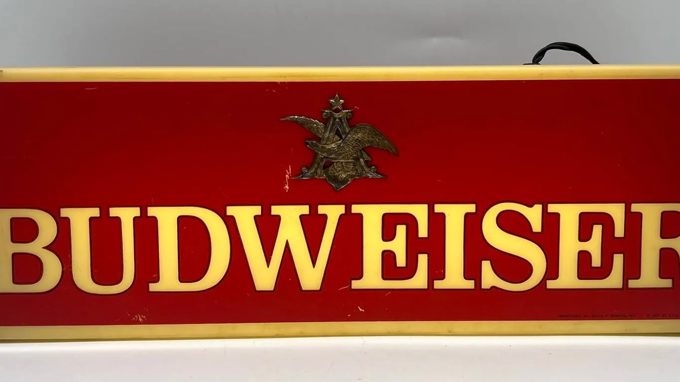 Budweiser Illuminated Beer Light Sign