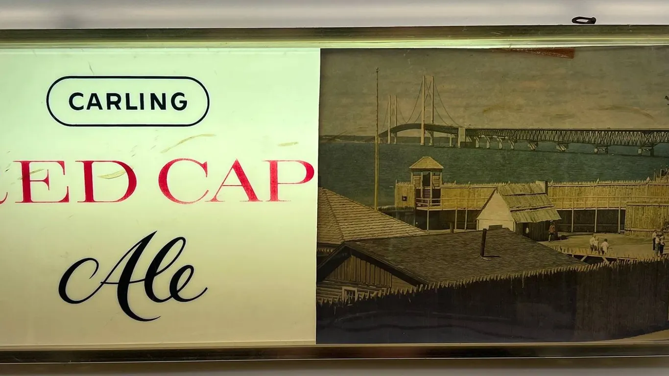 Carling Red Cap Ale Beer Light Sign