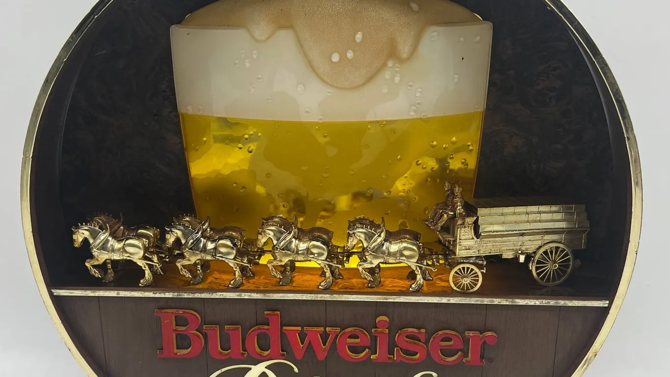 Budweiser Draught Beer Light Sign