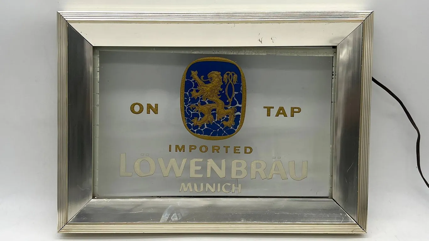 Löwenbräu Munich Imported Beer Light Sign