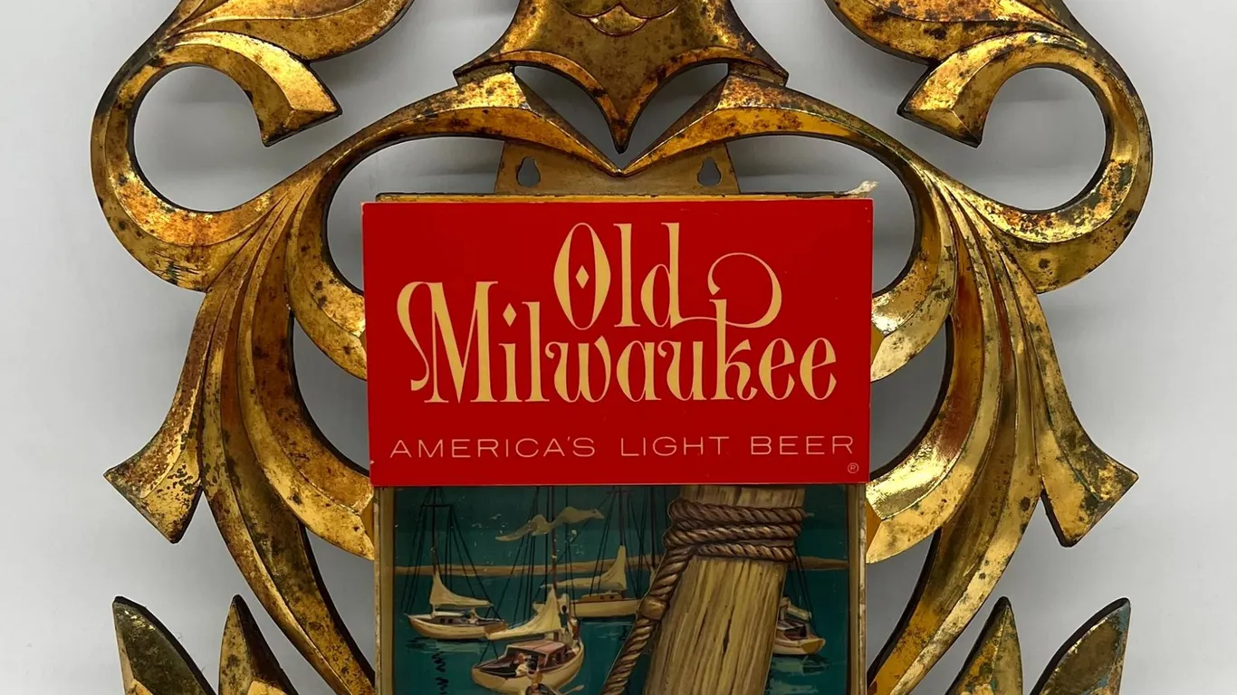 Vintage - Old Milwaukee Beer Light/Sign
