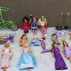 Mattel Dolls, Chic Boutique, Doll Stands, Toys