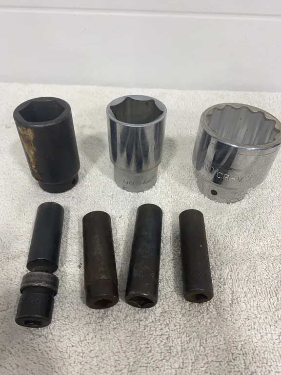 Assorted Large & Deep-Well Sockets