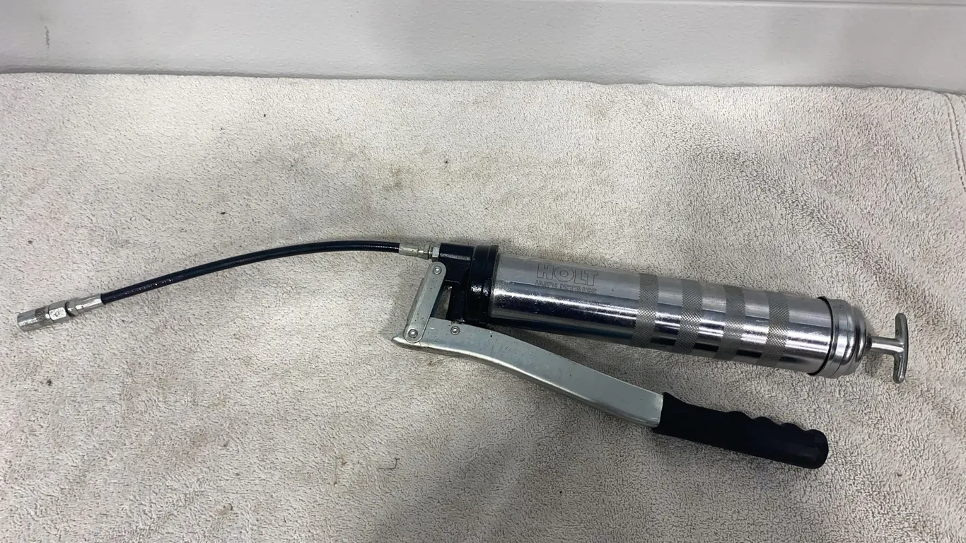 Holt Industries Lever-Action Grease Gun with Flexible Hose