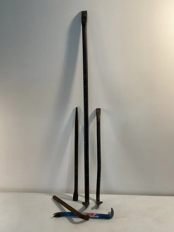 Heavy Duty Pry Bars and Crowbars Assortment